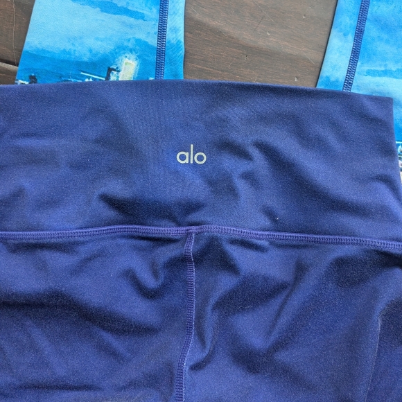 Alo Yoga High Waisted Dreamscape Printed Airbrush leggings - Picture 5 of 5